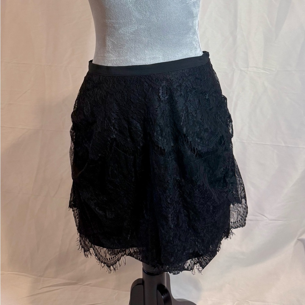 NWT MM COUTURE LACE SKIRT SIZE MEDIUM